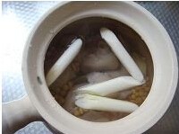 黄豆猪蹄汤的做法 图解4 -->