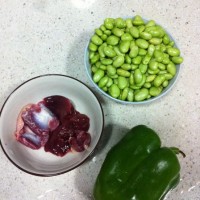 鸡杂炒青豆的做法 图解1 -->