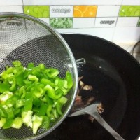 鸡杂炒青豆的做法 图解4 -->