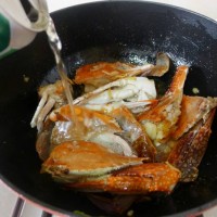 豆果独家:葱姜炒蟹的做法 图解8 -->