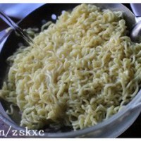 三鲜拌炒方便面的做法 图解1 -->