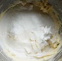 白巧克力喜羊羊麦芬的做法 图解5 -->