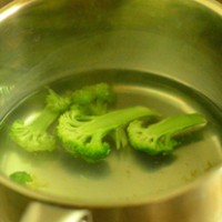 三颗小树——白灼西兰花的做法 图解5 -->