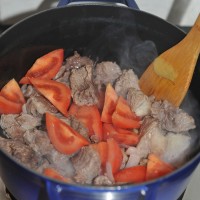 番茄红酒炖牛肉的做法 图解3 -->
