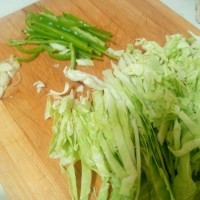 孜然包菜炒面的做法 图解2 -->