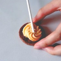 万圣节棒棒糖蛋糕的做法 图解11 -->