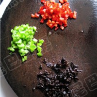 豉椒蒸文蛤的做法 图解2 -->