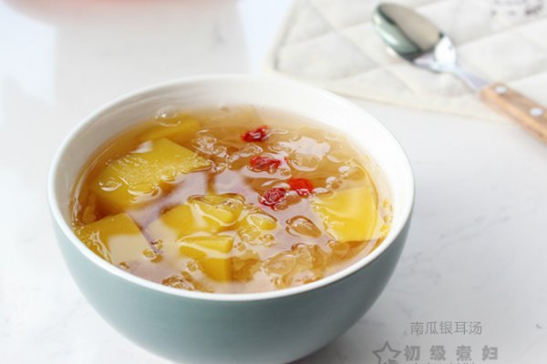 银耳杞子南瓜羹的做法