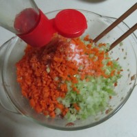 佛手瓜三鲜锅贴 的做法 图解4 -->