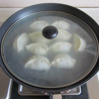 佛手瓜三鲜锅贴 的做法 图解13 -->