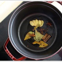 鸡块炖榛蘑的做法 图解2 -->