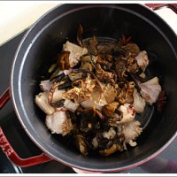 鸡块炖榛蘑的做法 图解3 -->