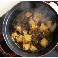 鸡块炖榛蘑的做法 图解4 -->