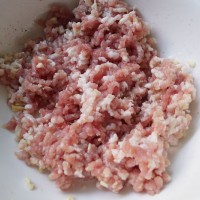 鲜虾芹菜大馄饨 的做法 图解1 -->