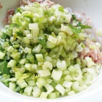 鲜虾芹菜大馄饨 的做法 图解6 -->