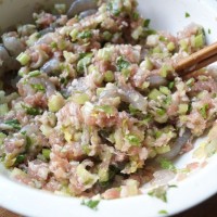 鲜虾芹菜大馄饨 的做法 图解7 -->