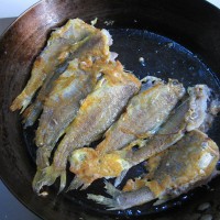 小黄鱼豆腐汤的做法 图解7 -->
