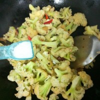 冬日暖身——干锅辣花菜的做法 图解11 -->