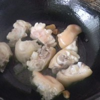花生焖猪手的做法 图解4 -->