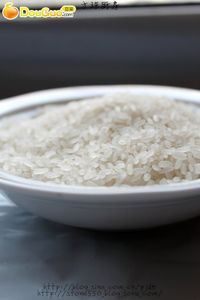 腊肠香菇煲仔饭的做法 图解1 -->