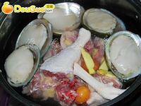 老母鸡鲍鱼玉米汤----亚运美食的做法 图解1 -->