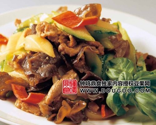 丝瓜洋葱云耳炒肉片的做法