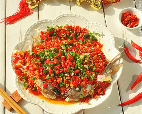 年饭必上鸿运当头的剁椒鱼头——两招制胜的做法