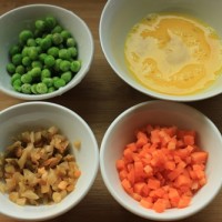首发榨菜青豆蛋炒饭--乌江榨菜的做法 图解2 -->