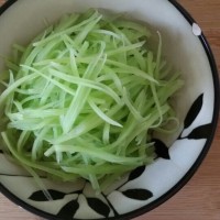 低热量减肥菜爽口莴笋丝的做法 图解2 -->