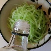低热量减肥菜爽口莴笋丝的做法 图解3 -->