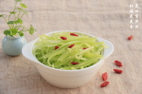 低热量减肥菜【爽口莴笋丝】的做法