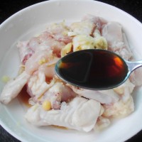 黑枣酒蒸鸡的做法 图解2 -->