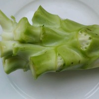 小清新----凉拌西兰花梗的做法 图解1 -->