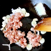 榨菜肉末粉丝煲–乌江榨菜的做法 图解5 -->