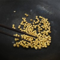 暖身杀菌防感冒猪脚米醋—冬季暖身的做法 图解2 -->