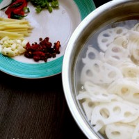 酸辣脆藕的做法 图解1 -->