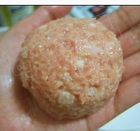 红烧狮子头的做法 图解7 -->