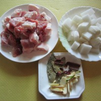 猪肉炖萝卜—冬季暖身的做法 图解2 -->