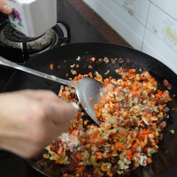 腊肉糯米饭,冬日护胃—冬季暖身的做法 图解12 -->