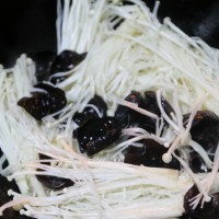快手家常菜:金针菇炒鸡蛋的做法 图解5 -->