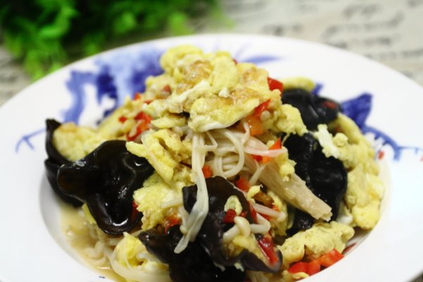 快手家常菜:金针菇炒鸡蛋的做法