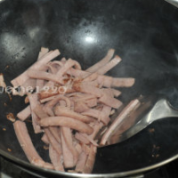 火腿蔬菜热汤面的做法 图解2 -->