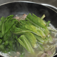火腿蔬菜热汤面的做法 图解5 -->
