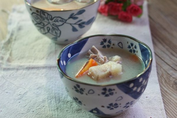 粉葛鲫鱼汤的做法