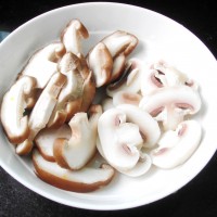 彩蔬炒肉片的做法 图解2 -->