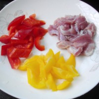 彩蔬炒肉片的做法 图解4 -->