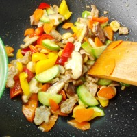 彩蔬炒肉片的做法 图解9 -->