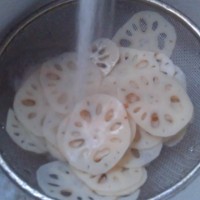 炝炒藕片的做法 图解3 -->