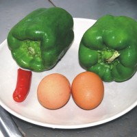 青椒炒鸡蛋的做法 图解1 -->