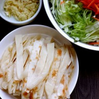 蒜香家常炒饼的做法 图解1 -->